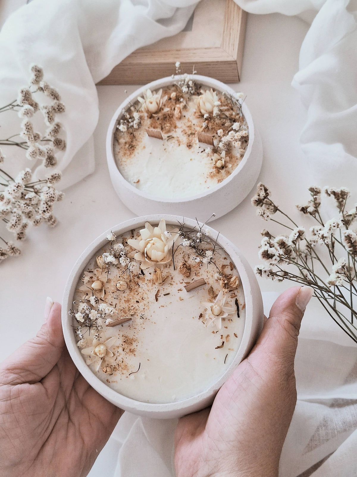 Floral soy candle in cement jar – Floral scent: English / Bland