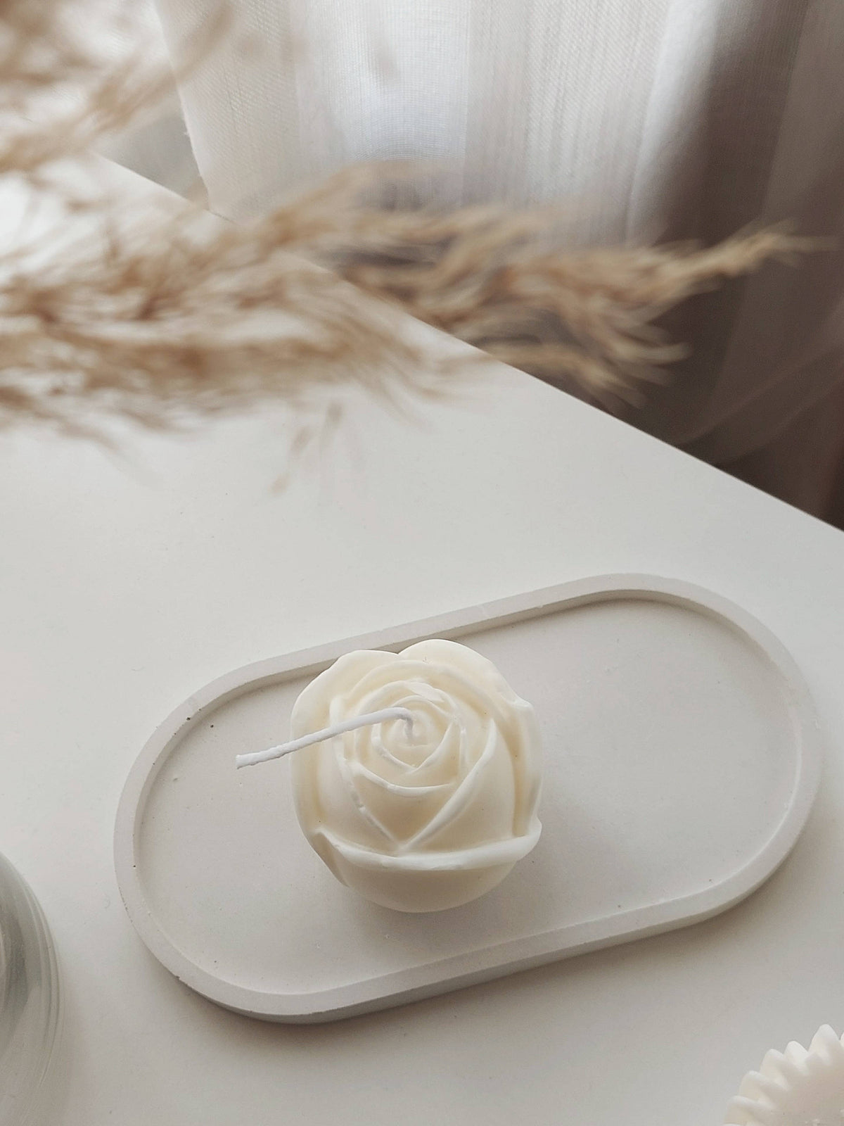 Decorative soy wax candle, ylang-ylang flower and jasmine: English / Bland