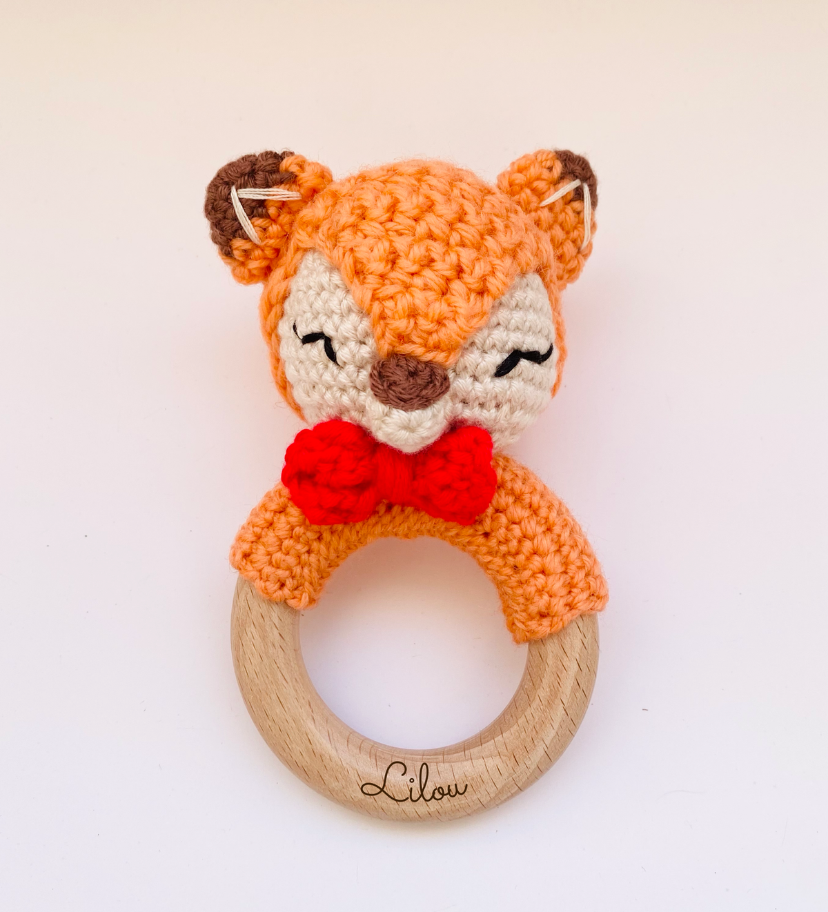 Crochet rattle for babies : Yellow and white lion