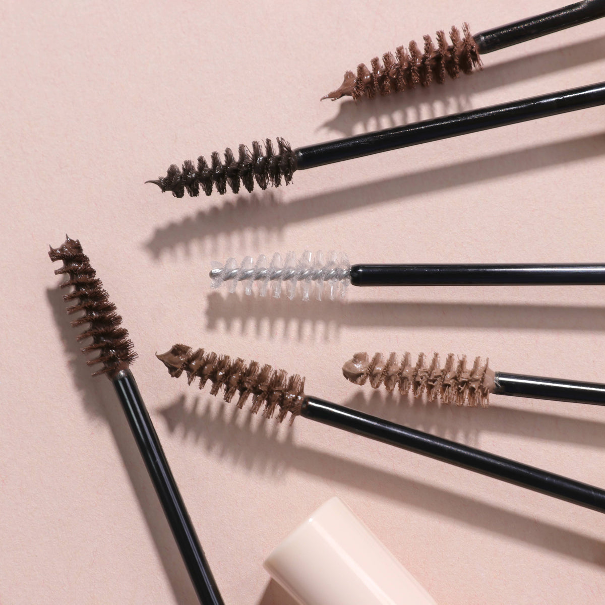 BROW DEFYING MASCARA: 003 Soft Brown