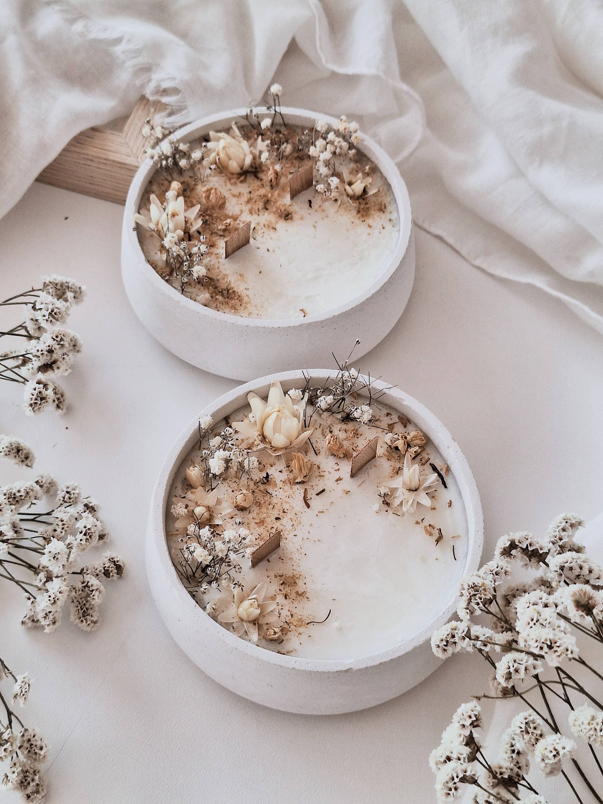 Floral soy candle in cement jar – Floral scent: English / Bland