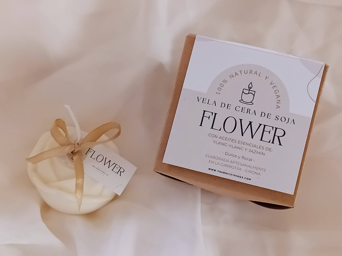Decorative soy wax candle, ylang-ylang flower and jasmine: English / Bland