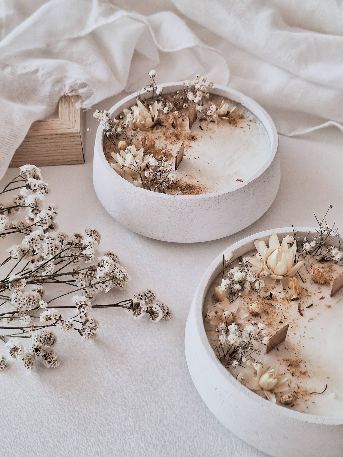 Floral soy candle in cement jar – Floral scent: English / Bland