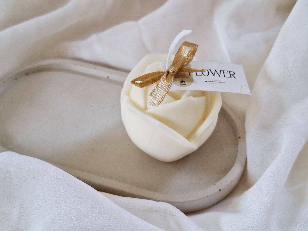 Decorative soy wax candle, ylang-ylang flower and jasmine: English / Bland